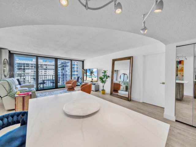 Apartment for sale  Unit #2504 - photo 7122095