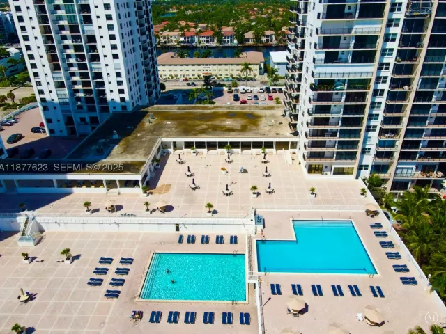 2-bedroom condo for sale in Hollywood - 2401 S Ocean Dr 2504 - MondialRealty