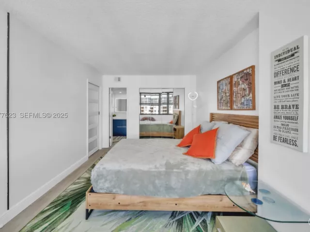2-bedroom condo for sale in Hollywood - 2401 S Ocean Dr 2504 - MondialRealty