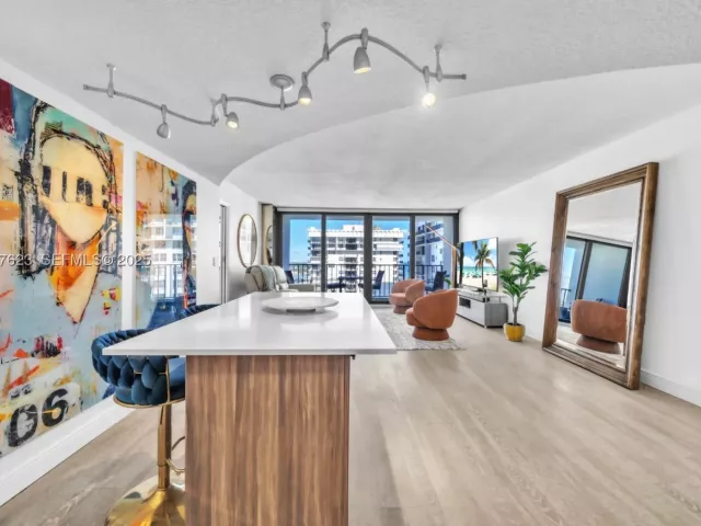 2-bedroom condo for sale in Hollywood - 2401 S Ocean Dr 2504 - MondialRealty