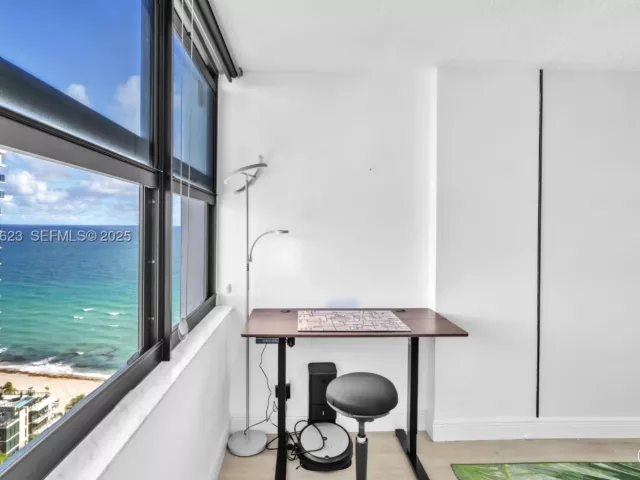 2-bedroom condo for sale in Hollywood - 2401 S Ocean Dr 2504 - MondialRealty