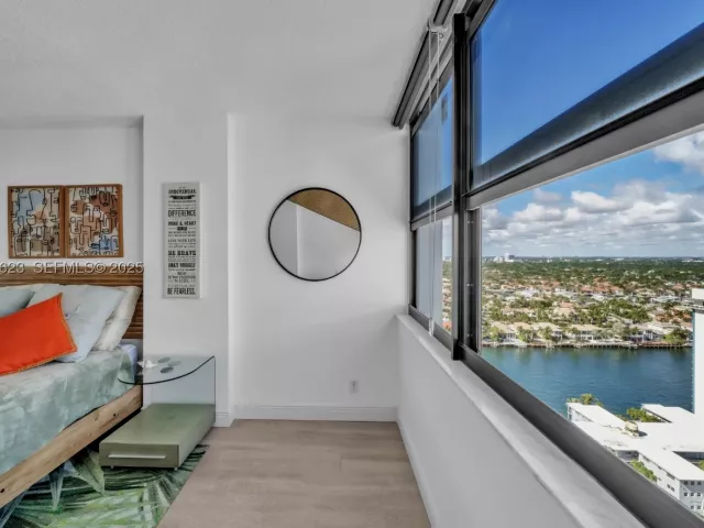 2-bedroom condo for sale in Hollywood - 2401 S Ocean Dr 2504 - MondialRealty