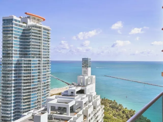 2-bedroom condo for rent in Miami Beach - 300 S Pointe Dr 2806 - MondialRealty