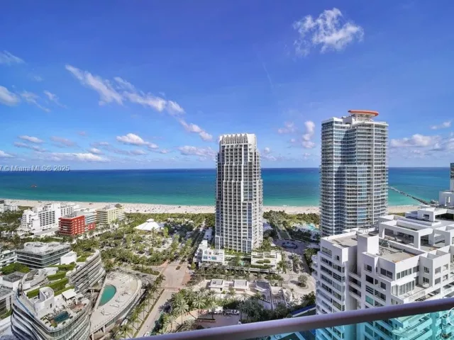 2-bedroom condo for rent in Miami Beach - 300 S Pointe Dr 2806 - MondialRealty