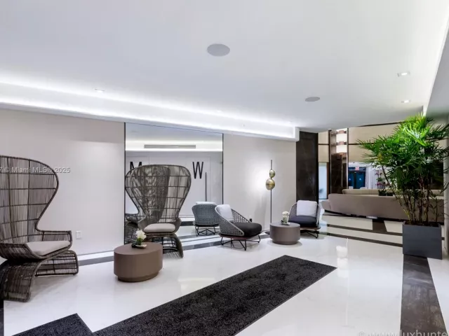 2-bedroom condo for rent in Miami Beach - 300 S Pointe Dr 2806 - MondialRealty