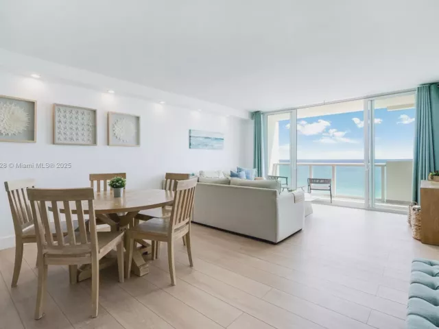 2-bedroom condo for sale in Miami Beach - 5601 Collins Ave 1011 - MondialRealty