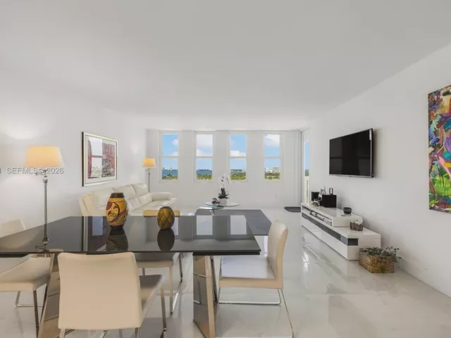 1-bedroom condo for rent in Miami Beach - 5401 Collins Ave 1231 - MondialRealty