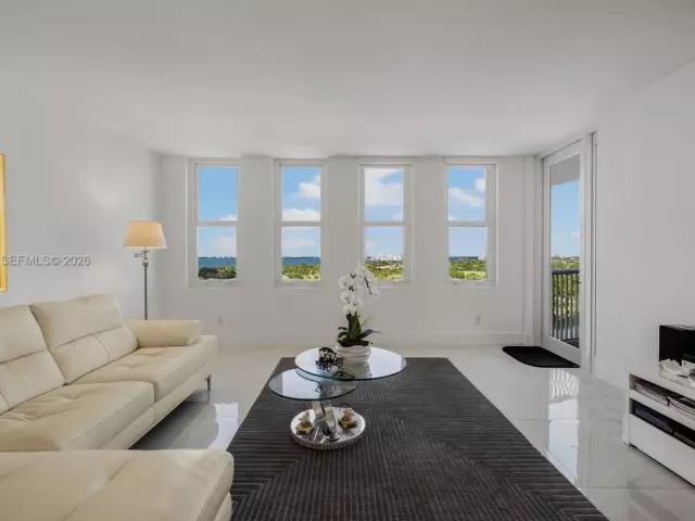 1-bedroom condo for rent in Miami Beach - 5401 Collins Ave 1231 - MondialRealty