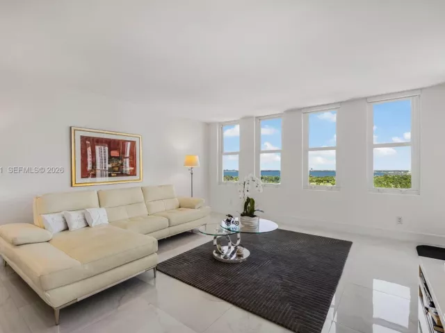 1-bedroom condo for rent in Miami Beach - 5401 Collins Ave 1231 - MondialRealty