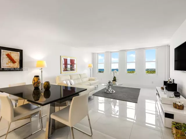 1-bedroom condo for rent in Miami Beach - 5401 Collins Ave 1231 - MondialRealty