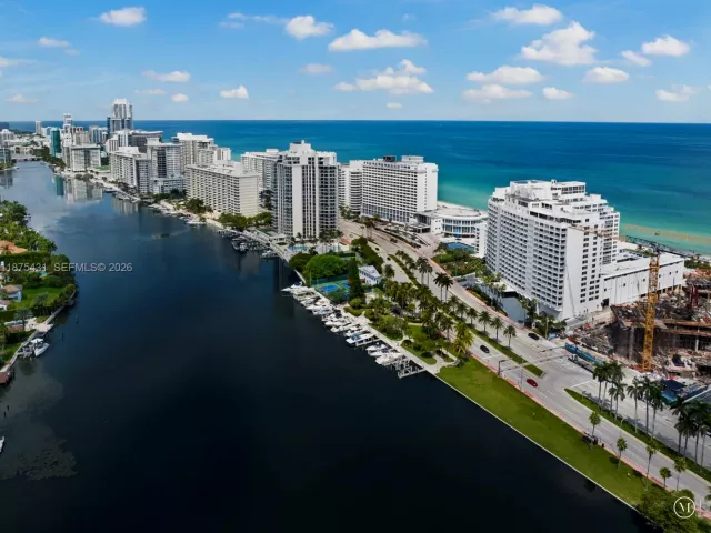 1-bedroom condo for rent in Miami Beach - 5401 Collins Ave 1231 - MondialRealty
