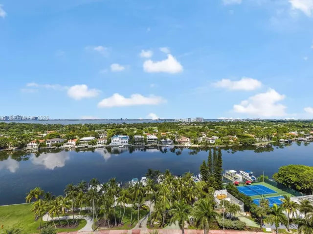 1-bedroom condo for rent in Miami Beach - 5401 Collins Ave 1231 - MondialRealty