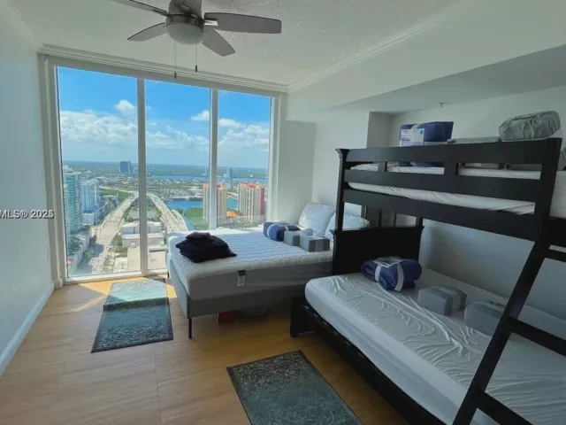 2-bedroom condo for rent in Sunny Isles Beach - 16699 Collins Ave 3808 - MondialRealty