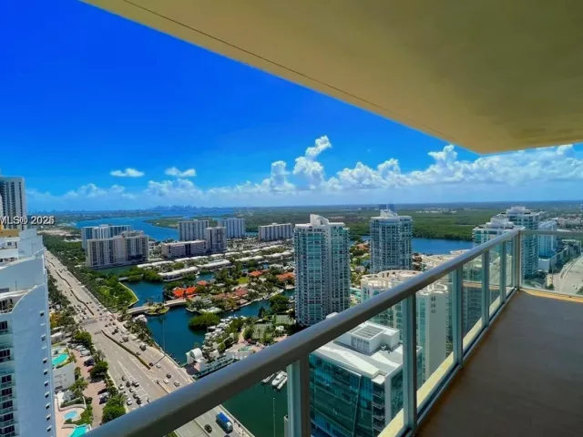 2-bedroom condo for rent in Sunny Isles Beach - 16699 Collins Ave 3808 - MondialRealty