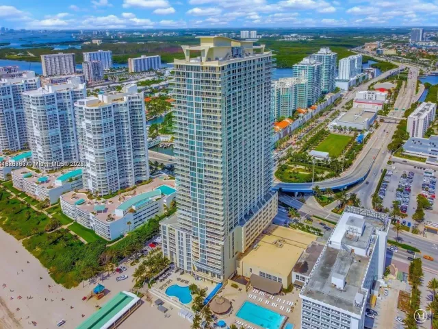2-bedroom condo for rent in Sunny Isles Beach - 16699 Collins Ave 3808 - MondialRealty