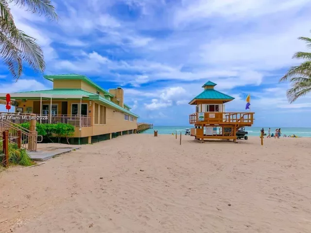 2-bedroom condo for rent in Sunny Isles Beach - 16699 Collins Ave 3808 - MondialRealty