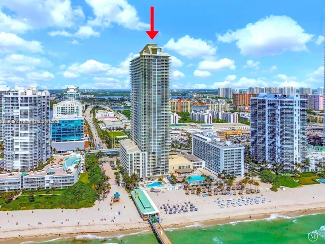 2-bedroom condo for rent in Sunny Isles Beach - 16699 Collins Ave 3808 - MondialRealty
