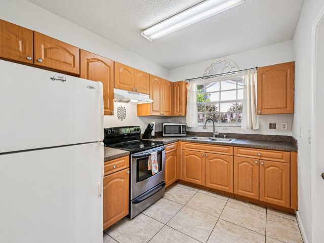 Home for sale at 423 Kern Street - photo 6533738