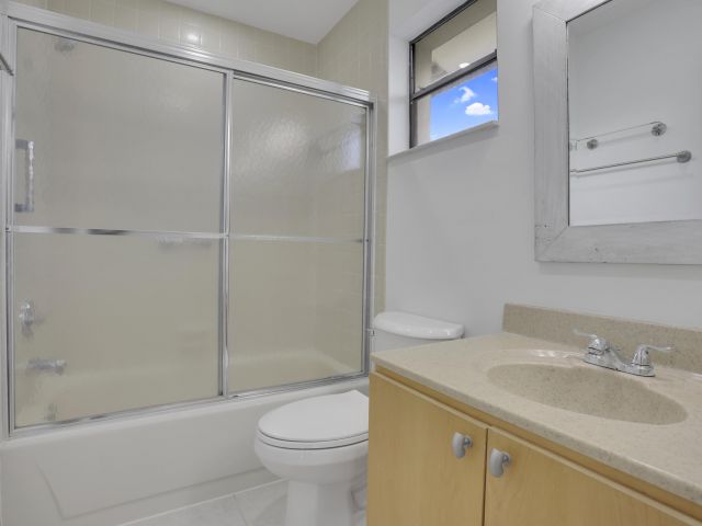 Home for rent at 315 NW 36th Avenue - photo 6565066