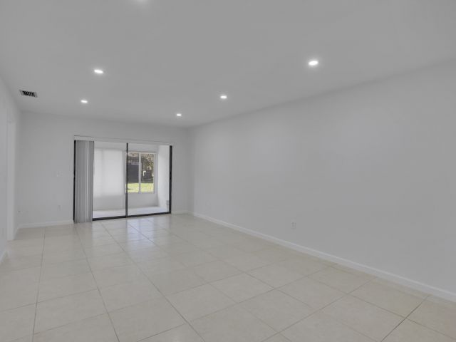 Home for rent at 315 NW 36th Avenue - photo 6565074