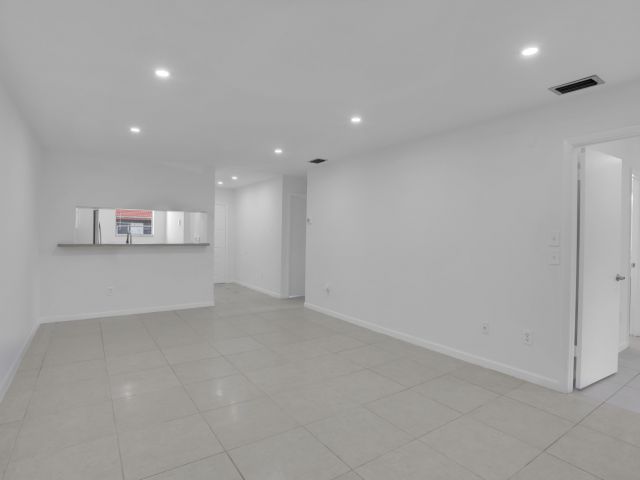 Home for rent at 315 NW 36th Avenue - photo 6565075