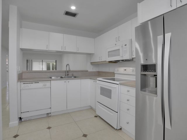 Home for rent at 315 NW 36th Avenue - photo 6565077