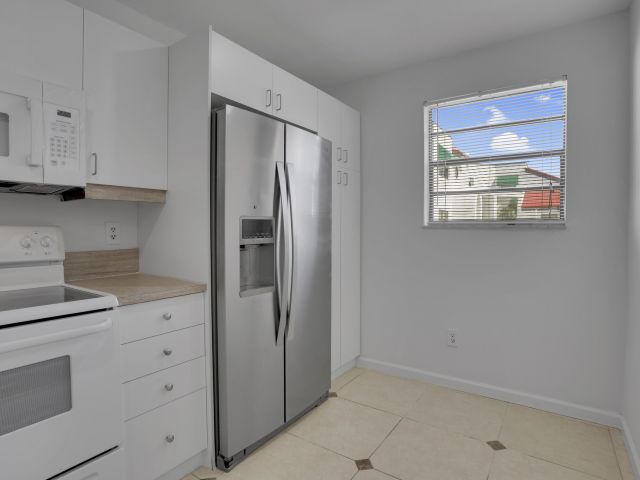Home for rent at 315 NW 36th Avenue - photo 6565078
