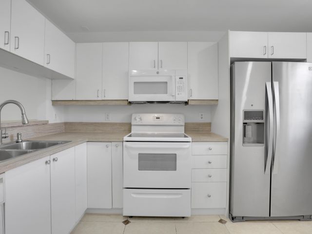 Home for rent at 315 NW 36th Avenue - photo 6565079