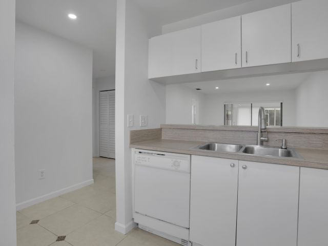 Home for rent at 315 NW 36th Avenue - photo 6565080