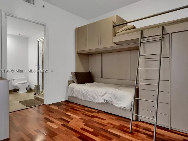 2-bedroom condo for rent in Miami - 808 Brickell Key Dr 2506 - MondialRealty