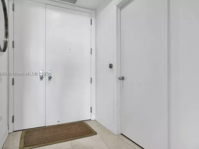 2-bedroom condo for rent in Miami - 808 Brickell Key Dr 2506 - MondialRealty