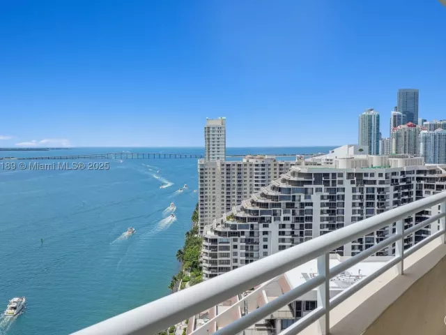 2-bedroom condo for rent in Miami - 808 Brickell Key Dr 2506 - MondialRealty