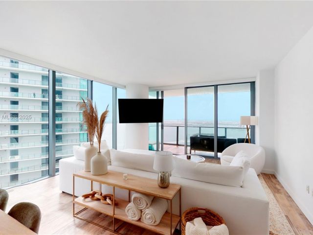 Apartment for sale  Unit #4607 - photo 6539078