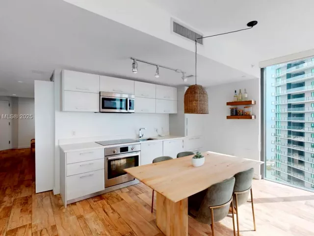 1-bedroom condo for sale in Miami - 650 NE 32ND ST 4607 - MondialRealty