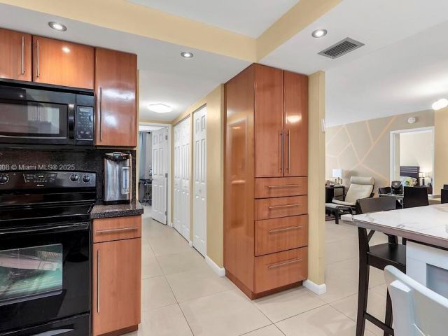 Apartment for sale  Unit #708 - photo 7435450