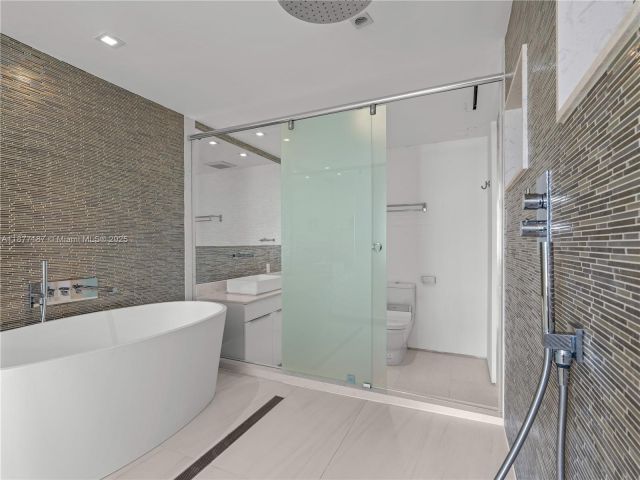 Apartment for sale  Unit #8011 - photo 6532334