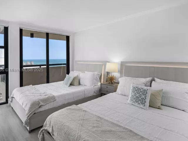 1-bedroom condo for rent in Miami Beach - 2555 Collins Ave 2200 - MondialRealty