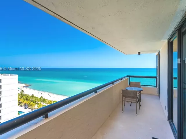 1-bedroom condo for rent in Miami Beach - 2555 Collins Ave 2200 - MondialRealty