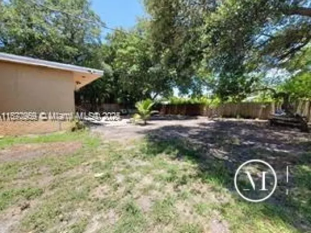 3-bedroom home for sale in North Miami - 1565 NE 141st St - MondialRealty