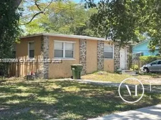 3-bedroom home for sale in North Miami - 1565 NE 141st St - MondialRealty