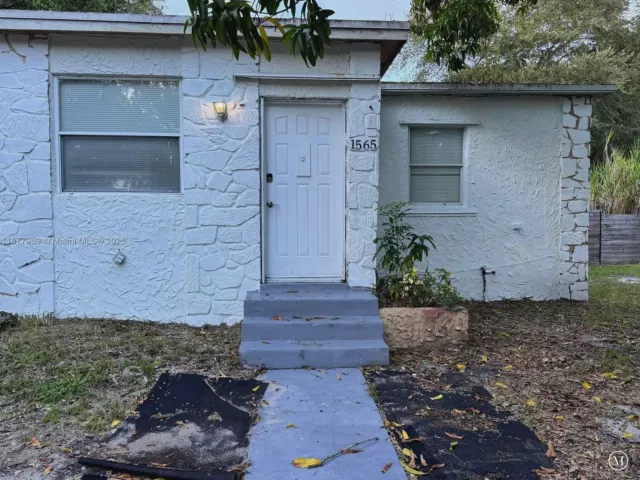 3-bedroom home for sale in North Miami - 1565 NE 141st St - MondialRealty
