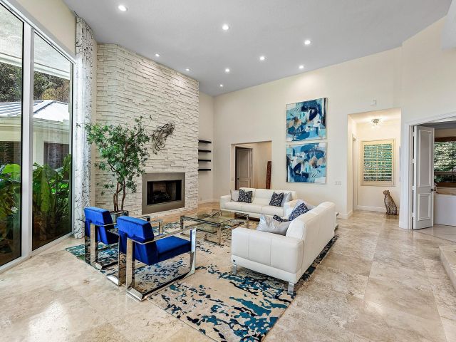 Home for sale at 225 Oakview Drive - photo 6535790