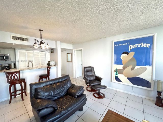 Apartment for sale  Unit #811 - photo 6537084