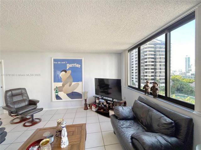 Apartment for sale  Unit #811 - photo 6537085