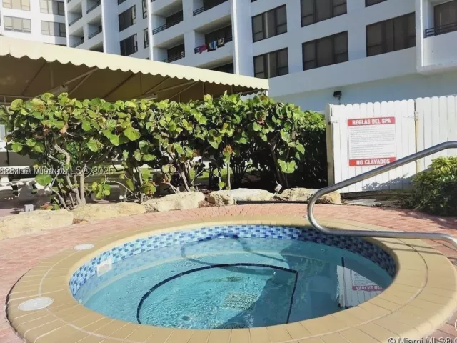 2-bedroom condo for rent in Hollywood - 3505 S Ocean Dr 1006 - MondialRealty