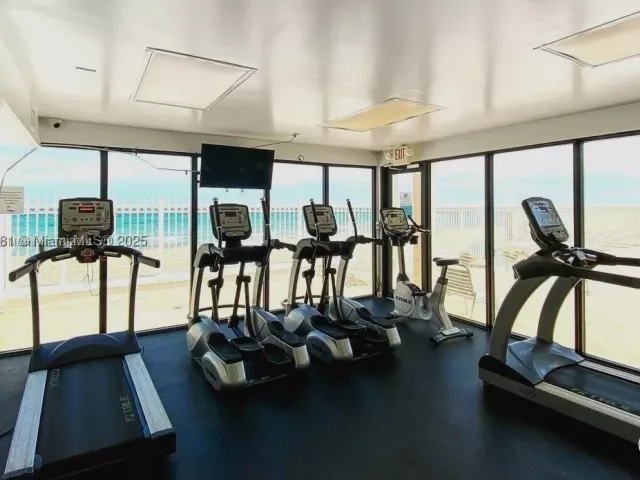 2-bedroom condo for rent in Hollywood - 3505 S Ocean Dr 1006 - MondialRealty