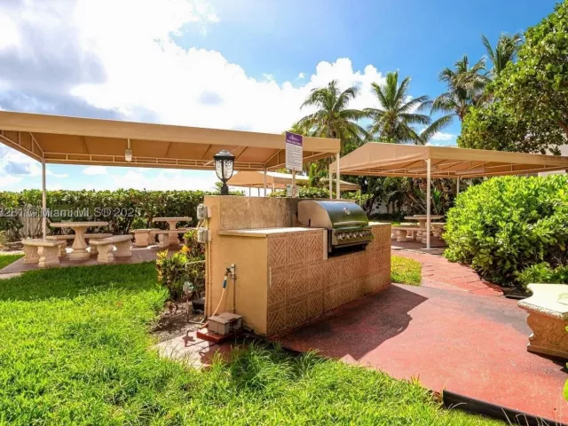 2-bedroom condo for rent in Hollywood - 3505 S Ocean Dr 1006 - MondialRealty