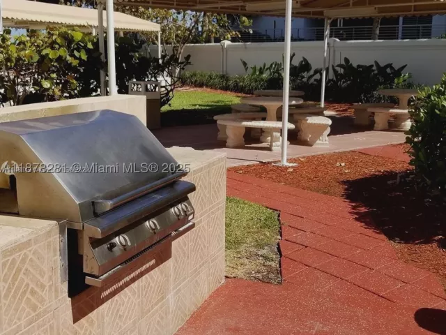2-bedroom condo for rent in Hollywood - 3505 S Ocean Dr 1006 - MondialRealty