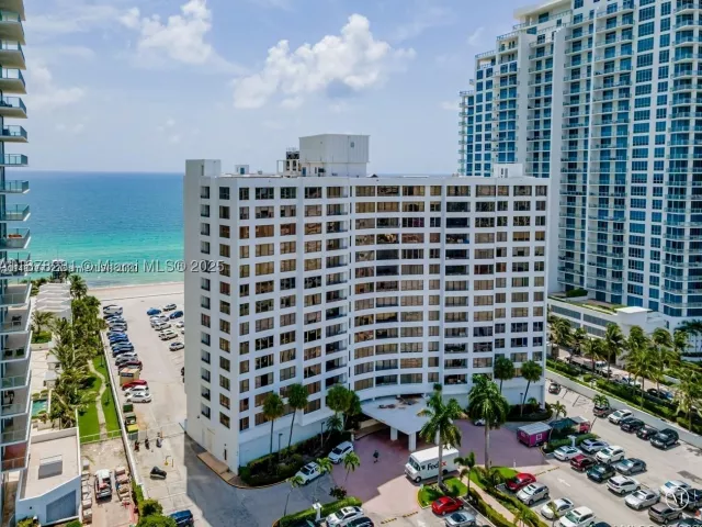2-bedroom condo for rent in Hollywood - 3505 S Ocean Dr 1006 - MondialRealty