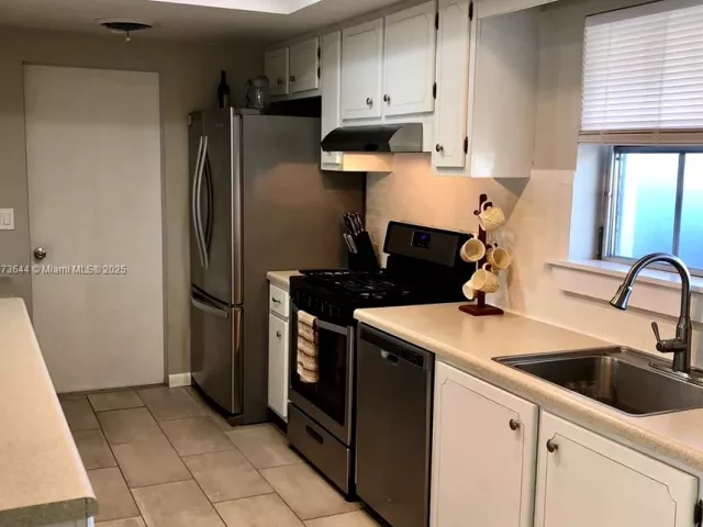 3-bedroom home for rent in Riviera Beach - 1241 Manor Dr - MondialRealty